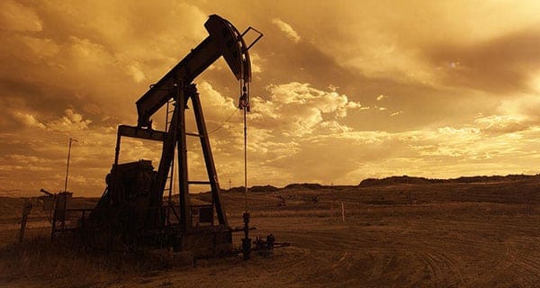 Oil sees slight rebound amid trade talks