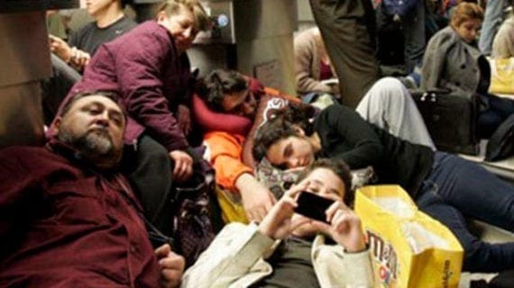 Crowd of people stuck in airport How to survive your vacation flight