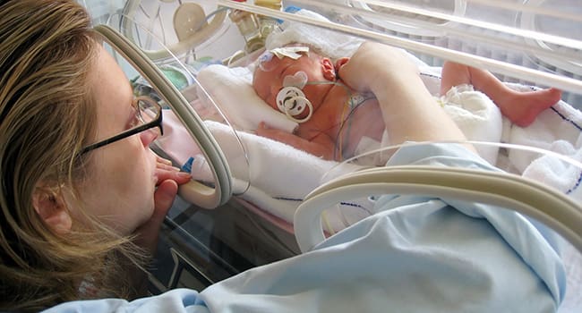 How baby’s first breath triggers life-saving changes in the brain