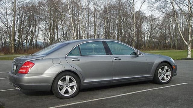 A detailed look at the features of the 2010 Mercedes S400h