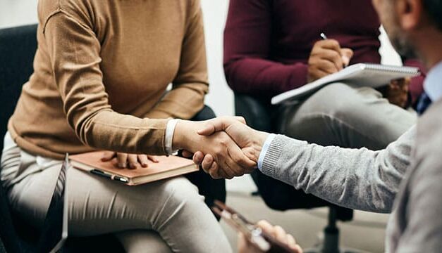 5 mistakes people make reading body language at work